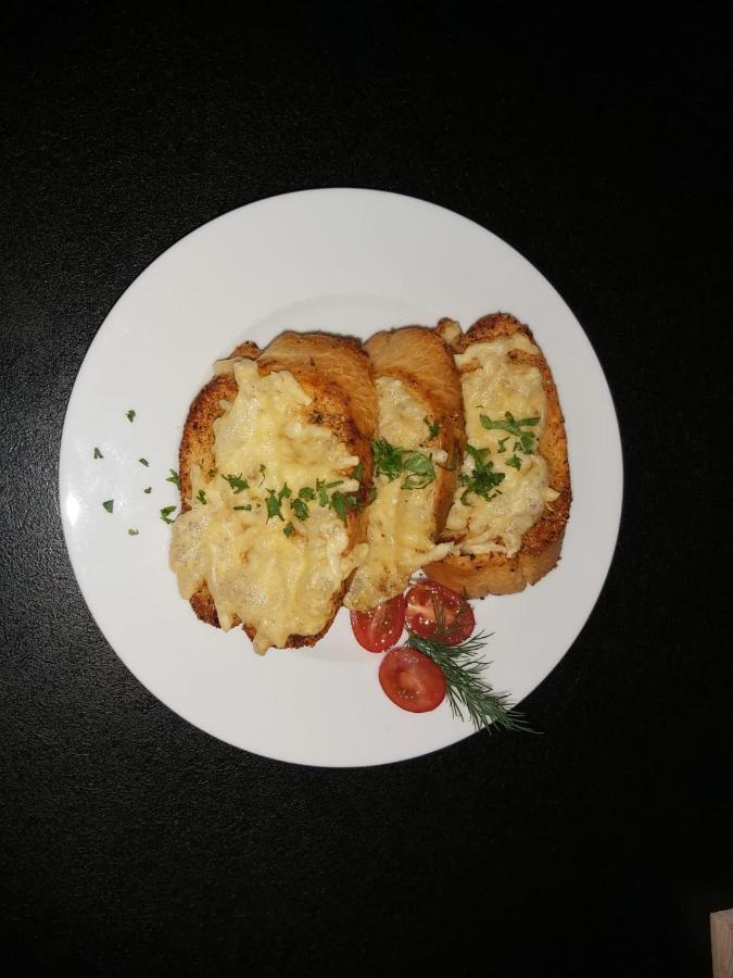 Przystanek Roszkow -Noclegi I Restauracja 외부 사진