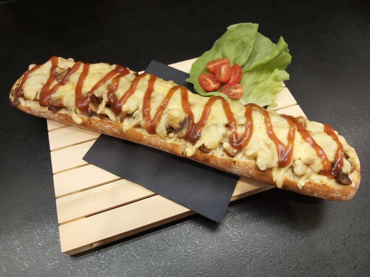 Przystanek Roszkow -Noclegi I Restauracja 외부 사진